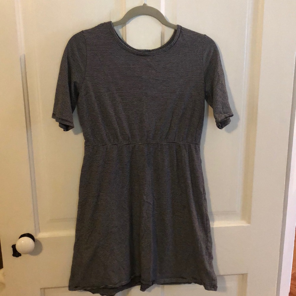 Girls keyhole back striped dress